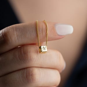 Collar con letra cúbica personalizada, plata de ley 925, colgante con inicial chapado en oro, delicado regalo personalizado para ella, collar con inicial personalizada