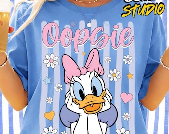 Oopsie Daisy Duck Png, Lindo diseño de camisa de verano floral con pato, Flor de margarita estilo cottagecore femenino, Película de dibujos animados Png