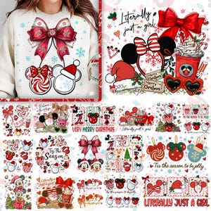 Könnte beinhalten: Ein weißes Sweatshirt mit einer großen roten Schleife und weihnachtlichen Designs im Mickey Mouse-Stil. Das Design umfasst Schneeflocken, Zuckerstangen und einen Weihnachtsmannhut. Zusätzliche Designs zeigen Mickey und Minnie Mouse mit Feiertagsmotiven. Der Text enthält "Merry Christmas".