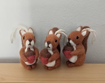 Felt squirrel decoration, wool animal ornament, nature lover gift, eco friendly natural material plastic free wildlife needle art sculpture