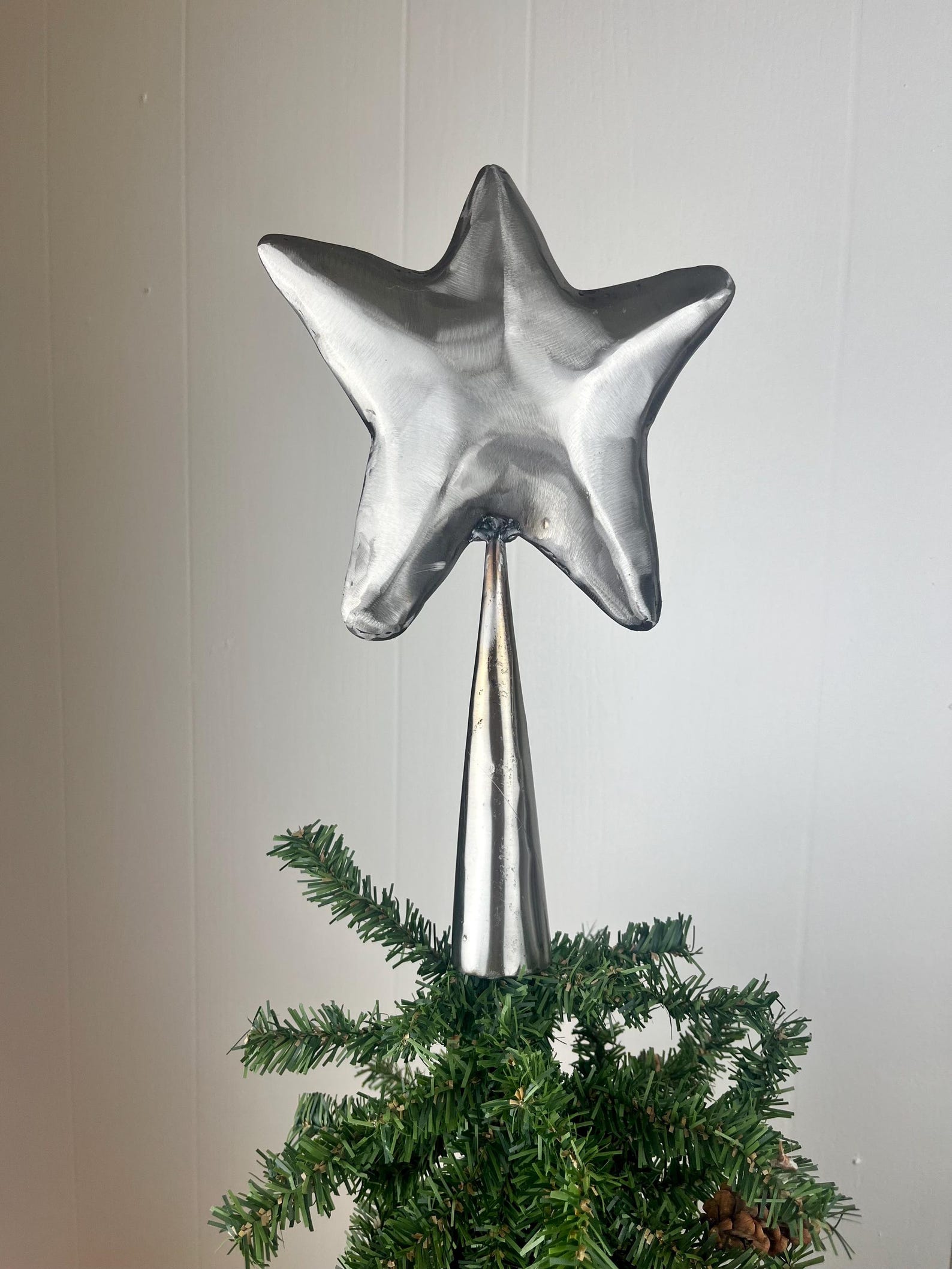 Christmas Star Tree Topper, Rustic Steel Holiday Decor, Outdoor Winter Tree