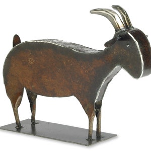 G.O.A.T. Sculpture d&#39;art en métal : décoration de table en acier de récupération