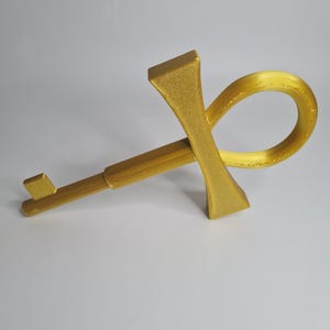 Llave del Milenio de Yu-Gi-Oh! – Objeto del Milenio de Duel Monsters – Coleccionable inspirado en el anime – Llave de Shadi – Artefacto Antiguo Dorado