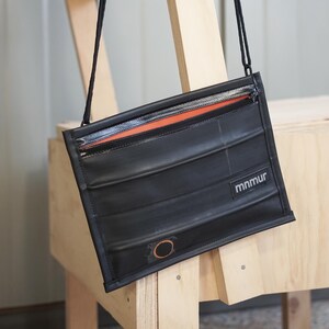 Sac à bandoulière recyclé avec chambre à air - Sac bandoulière écologique de voyage, fait main en Italie - Petit sac pour appareil photo « viser et photographier » - Cadeau unisexe