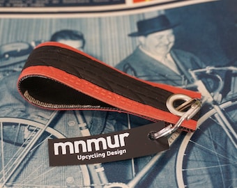 Porte-clés fabriqué à partir de pneus de vélo de course // Porte-clés noir et rouge // Porte-clés en pneu recyclé // Cadeau pour amateur de vélo