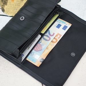 Cartera negra ecológica para mujer hecha a mano a partir de cámaras de bicicleta recicladas - Cartera grande vegana - Regalo para ella / Regalo de cumpleaños