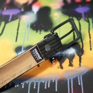 Black belt made from recycled bike tyre. Black buckle.