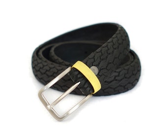 Cintura da uomo in copertone di bicicletta riciclato fatta a mano, colore nero e giallo, vegan e ecofriendly.