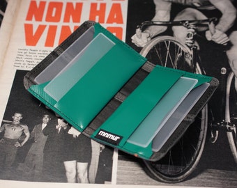 Microbilletera para tarjetas y dinero en efectivo / Hecha a mano con neumáticos de bicicleta reciclados / Diseño de cartera delgada, duradera y funcional / Made in Italy.