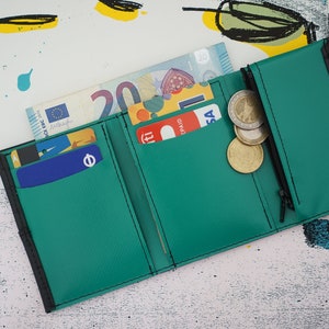 Veganistische driebladige portemonnee | Slanke verticale portemonnee met elastische bandsluiting | Munthouder en kleine kaarthouder | Perfect cadeau voor hem