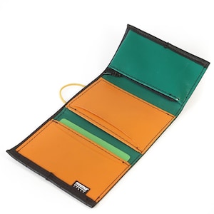 Recycled Bike Tube Trifold Geldbörse, Gelber elastischer Verschluss, schlanker Kartenhalter Bild 8
