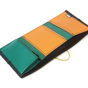 Recycled Bike Tube Trifold Geldbörse, Gelber elastischer Verschluss, schlanker Kartenhalter Bild 9