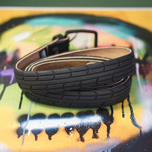 Black belt made from recycled bike tyre. Black buckle.