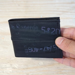 Herren Geldbörse aus recyceltem Fahrradschlauch. Vegane Portemonnaie.