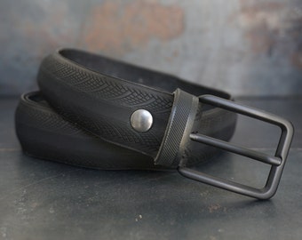 Ceinture en pneu recyclé fabriquée à la main en Italie. Ceinture noire pour homme.