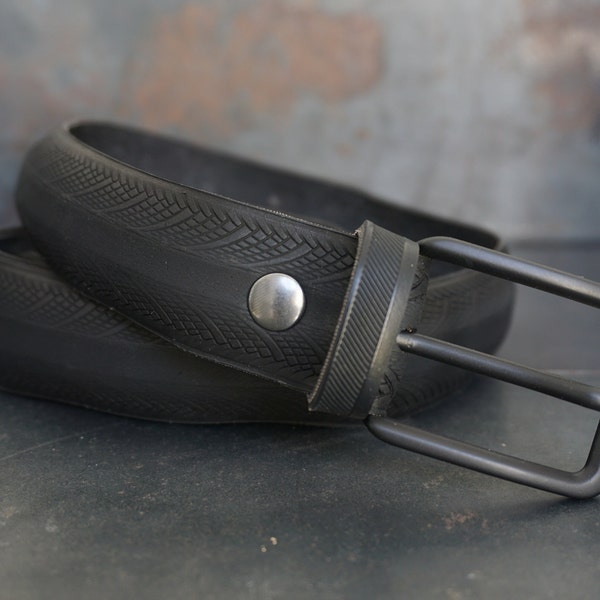 Recycled tire belt handmade in Italy. Black belt for men.