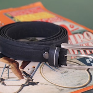 Recycled tire belt. Vegan belt for men. Bike Lover gift. Handmade Italian Bicycle Tyre Belt
