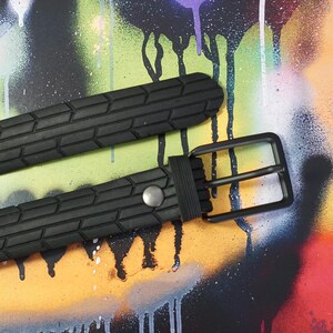 Black belt made from recycled bike tyre. Black buckle.