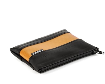 Porta-moedas feito com câmara de ar reciclada: carteira minimalista com zíper, feita à mão.