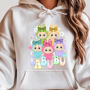 Camiseta Labubu, linda camiseta gráfica de muñecas de dibujos animados, sudadera colorida estilo anime chibi, amigos a juego, camiseta kawaii con personajes de Labubu.