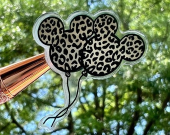Pin acrílico Disney Animal Kingdom, estampado animal de Disney, pin acrílico con globo de Mickey, estampado de leopardo de Mickey, Disney Animal Kingdom para adultos