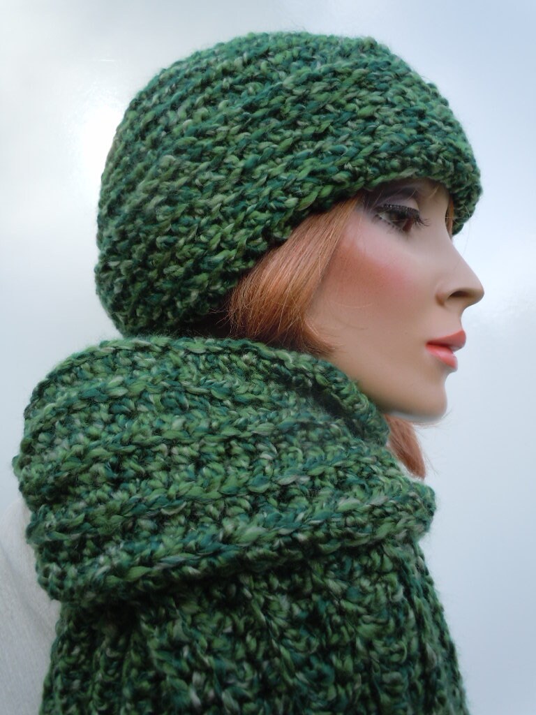 emerald green hat and scarf set