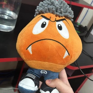Nieuw spel Super Mario-cosplay Ken Carson Goomba-knuffel