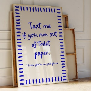 Text Me If You Run Of Toilet Paper Print, Bathroom Wall Art Printable, Bathroom Quote Poster, Preppy Blue Art Print, Trendy Retro Printable