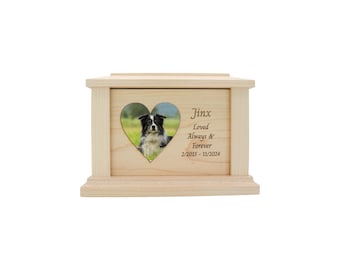Gegraveerde esdoorn-urn: handgemaakte houten asaandenken voor hond/kat