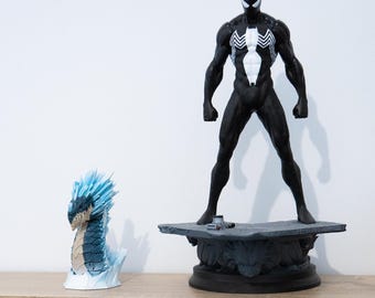 Handmålad 3D-hartsfigur – Spider-Man Symbiotdräkt – 33 cm