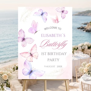 Può includere: Un cartello di benvenuto per una festa di compleanno. Il cartello presenta farfalle ad acquerello nei toni del rosa e del viola. Il testo recita "Benvenuti alla festa di compleanno Butterfly di Elisabeth" e la data.