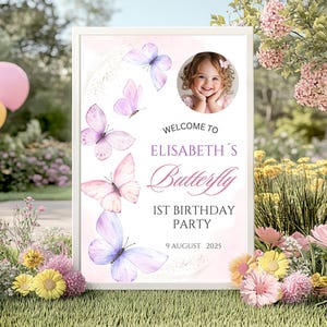 Póster de bienvenida con foto de mariposa para primer cumpleaños, acuarela, rosa y morado, letrero de bienvenida para fiesta, plantilla de Canva imprimible para primer cumpleaños de niña