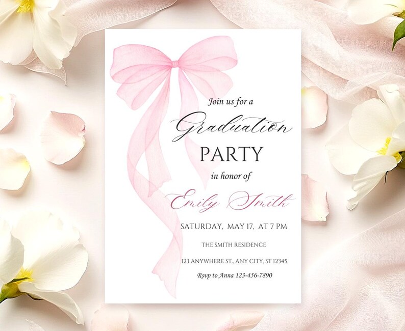 Op de afbeelding: Een roze aquarel strik op een witte achtergrond. De tekst luidt "Join us for a Graduation Party in honor of Emily Smith. Saturday, May 17, at 7 PM. The Smith Residence. 123 Anywhere St., Any City, ST 12345. Rsvp to Anna 123-456-7890."