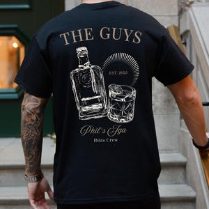 Personalisiertes JGA T-shirt, Groom Shirt Mit Wunschname,Bachelor Party,Geschenk Für Bräutigam,Bräutigam Shirt,JGA Männer,JGA Shirt,Hochzeit GUYS hinten schwarz