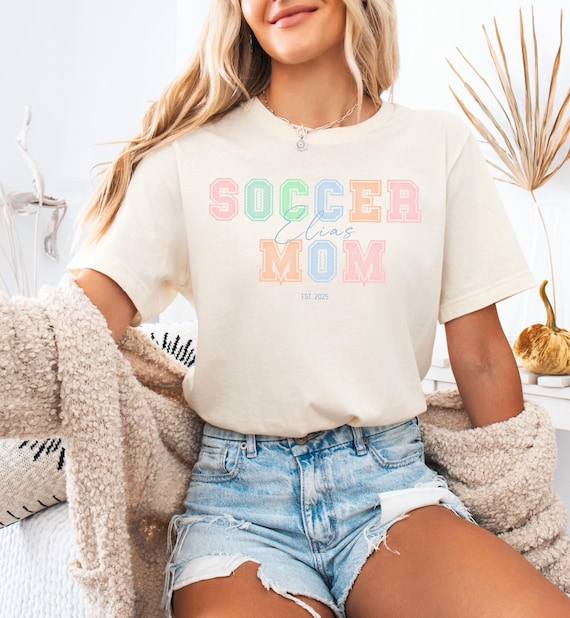 Fußball Mama T-shirt, Soccer Mom Shirt, Personalisiertes Geschenk Für Fußball Mamas, Geburtstagsgeschenk,Fußball Mama Geschenk, Rainbow