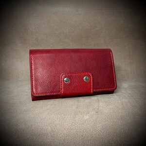 Pochette in pelle bordeaux – Portafoglio minimalista fatto a mano, personalizzato, in pelle naturale, regalo per lei, porta carte con tasche per telefono e monete.