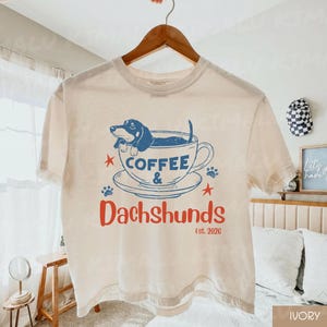 Peut inclure: Ensemble de trois tasses en c&eacute;ramique avec une finition mate et mouchet&eacute;e. Les tasses sont de couleur cr&egrave;me, gris clair et gris fonc&eacute;. Chaque tasse a un design simple et minimaliste avec une anse arrondie.
