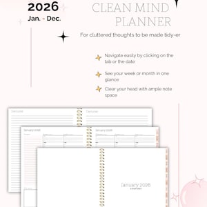 Puede incluir: Un planificador Clean Mind para 2026, con encuadernación en espiral. El planificador incluye secciones para despejar, vistas semanales y mensuales, y espacio para notas. La portada y las páginas interiores son blancas con detalles en rosa.