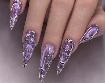 Lila Cat Eye-pressnaglar, Chrome Web Gothic-naglar, 3D-hjärtpärlnaglar, Långa stiletto-handgjorda lösnaglar, Y2K-häxset