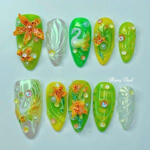Uñas postizas de lujo con diseño floral 3D: Uñas de lirio verde con cisne, patrón de concha y efecto espejo degradado.