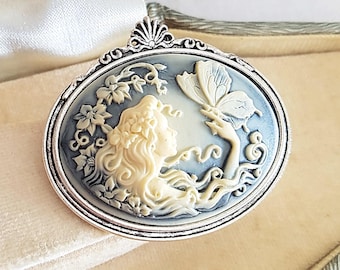 Lady camee-broche vlinder in mistig zwart en crème, kies voor zilver, brons of zwart