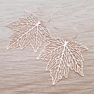 Große Rosegold Ahornblatt filigrane Laser Cut Ohrringe, Zarte Blatt Drop Statement Boho Ohrringe, Gold Filled oder chirurgische Drähte oder Clips