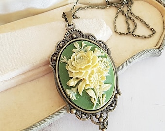 Cameoketting pioenroos in groen en ivoor crème, antiek brons, kies je lengte
