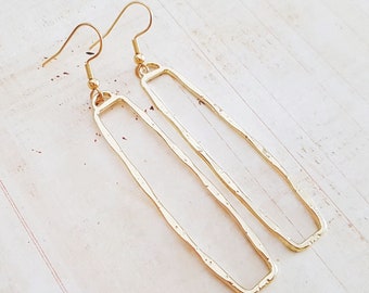 Gouden lange open rechthoekige ringoorbellen, met goud gevuld of chirurgisch staaldraad of -clips
