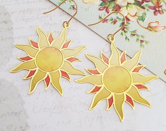 Felgele zonoorbellen in goud, gold filled of chirurgisch oorhaakjes