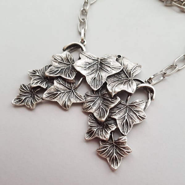 Collier plastron grandes feuilles de lierre en argent antique, grande feuille, collier nature, collier tendance, collier bois, longueur au choix