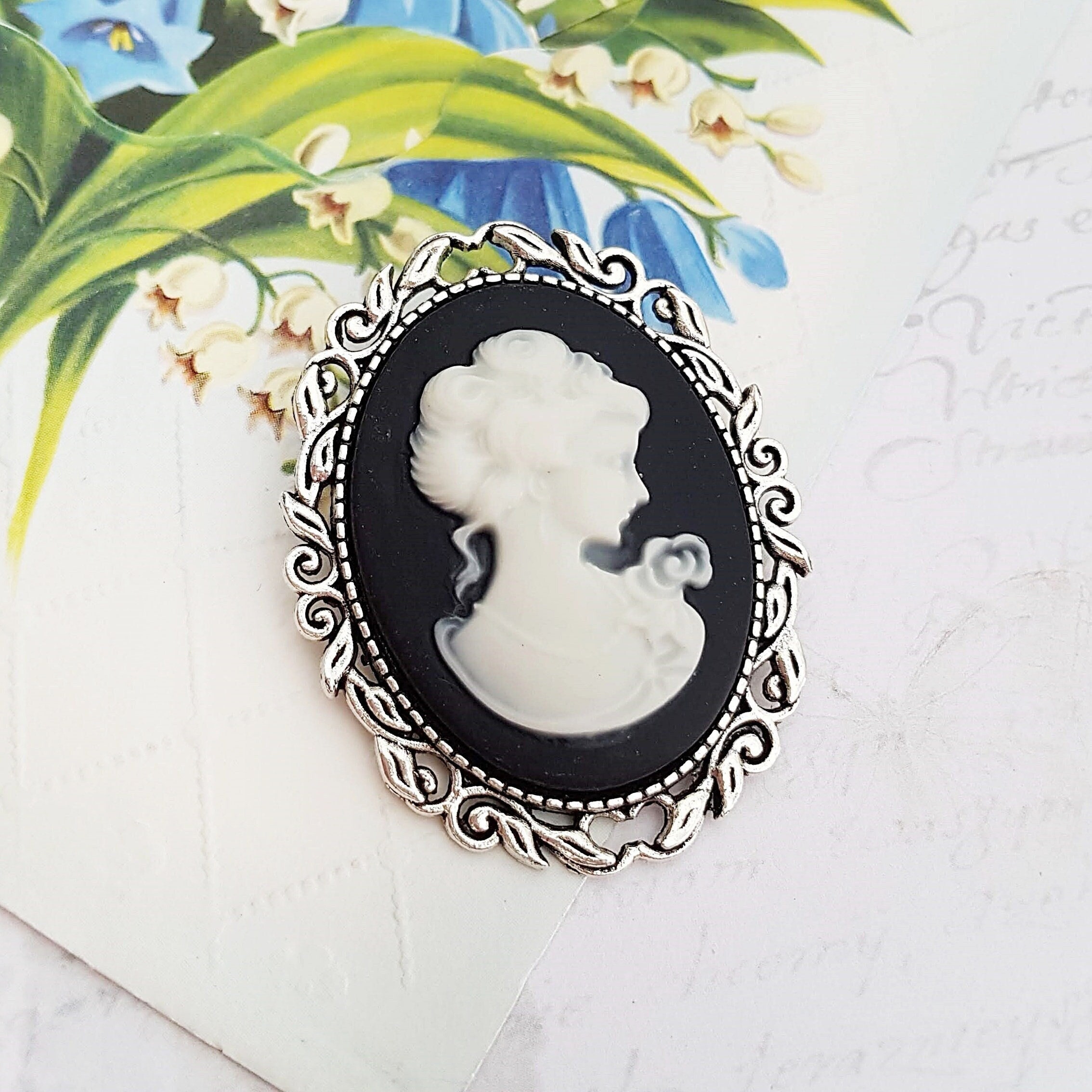 Broche fantaisie en métal (D'occasion) à Marly pour CHF 3 - avec livraison | Acheter sur