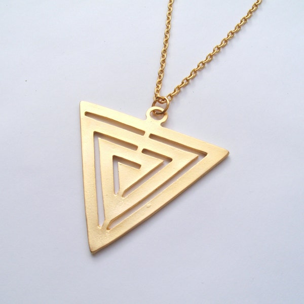 Grand collier triangle en or mat, collier triangle géométrique à grande déclaration, pendentif triangle long, choisissez votre longueur