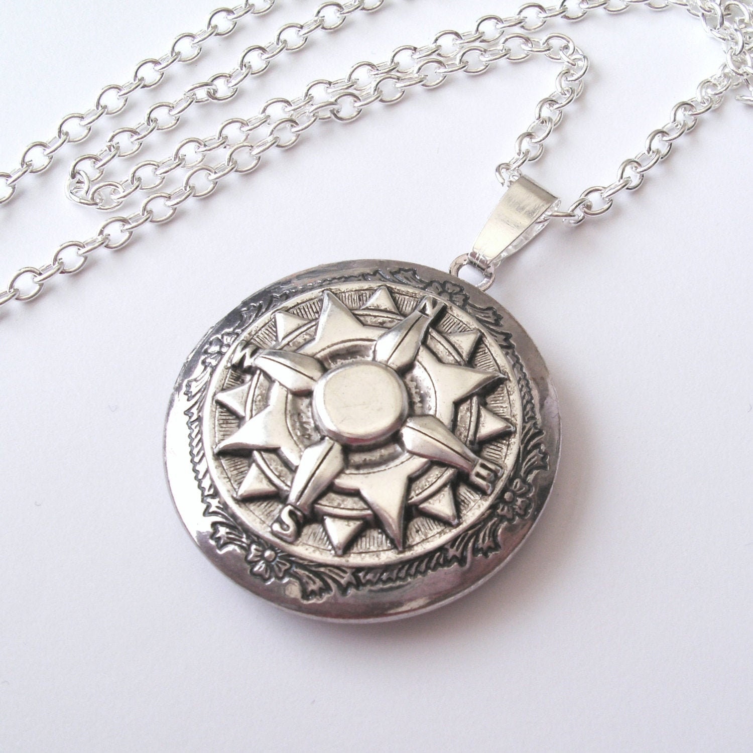 Compass Locket Pendant Necklace – Patricia Nash