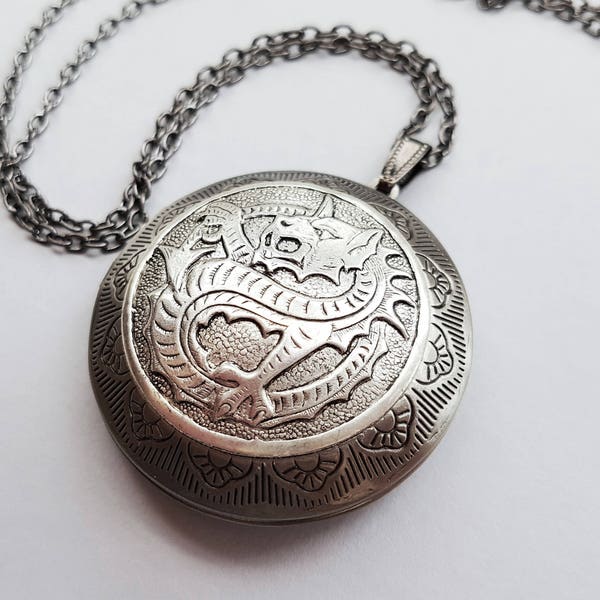 Collier dragon médaillon, collier de dragon gunmetal, grand dragon, big locket, anglais, st George, mythologie, dragon gallois, mythologie, légende